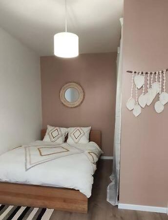 Logement 5 Personnes Proche Cv Et Parking Prive Apartment Saint-Etienne  Exterior photo